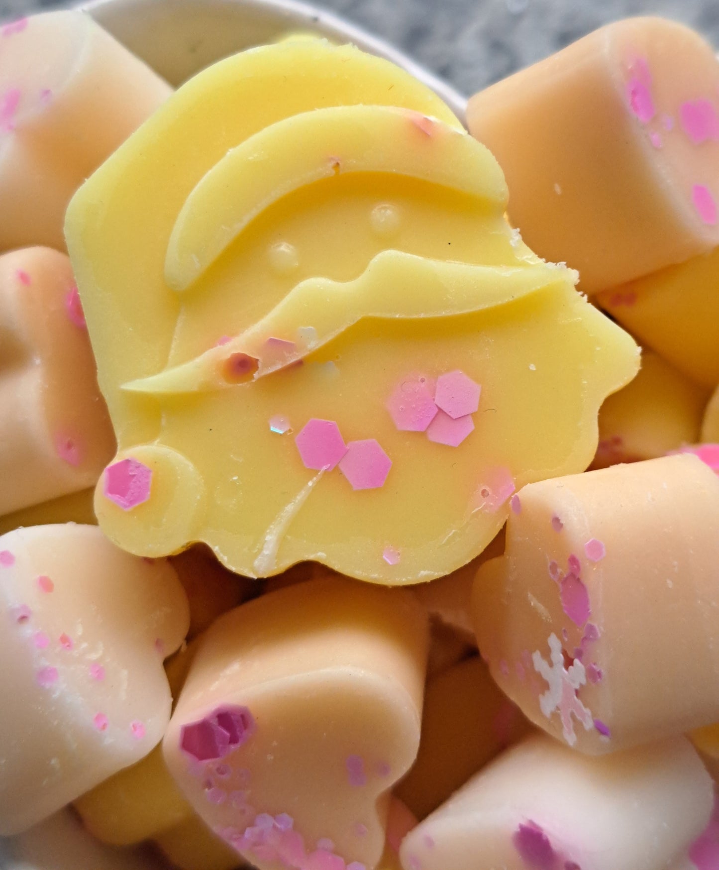 Cosy Cabin X30 small hearts, including X1 christmas bonus shape.