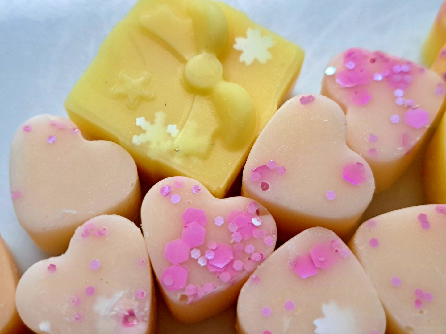 Cosy Cabin X30 small hearts, including X1 christmas bonus shape.