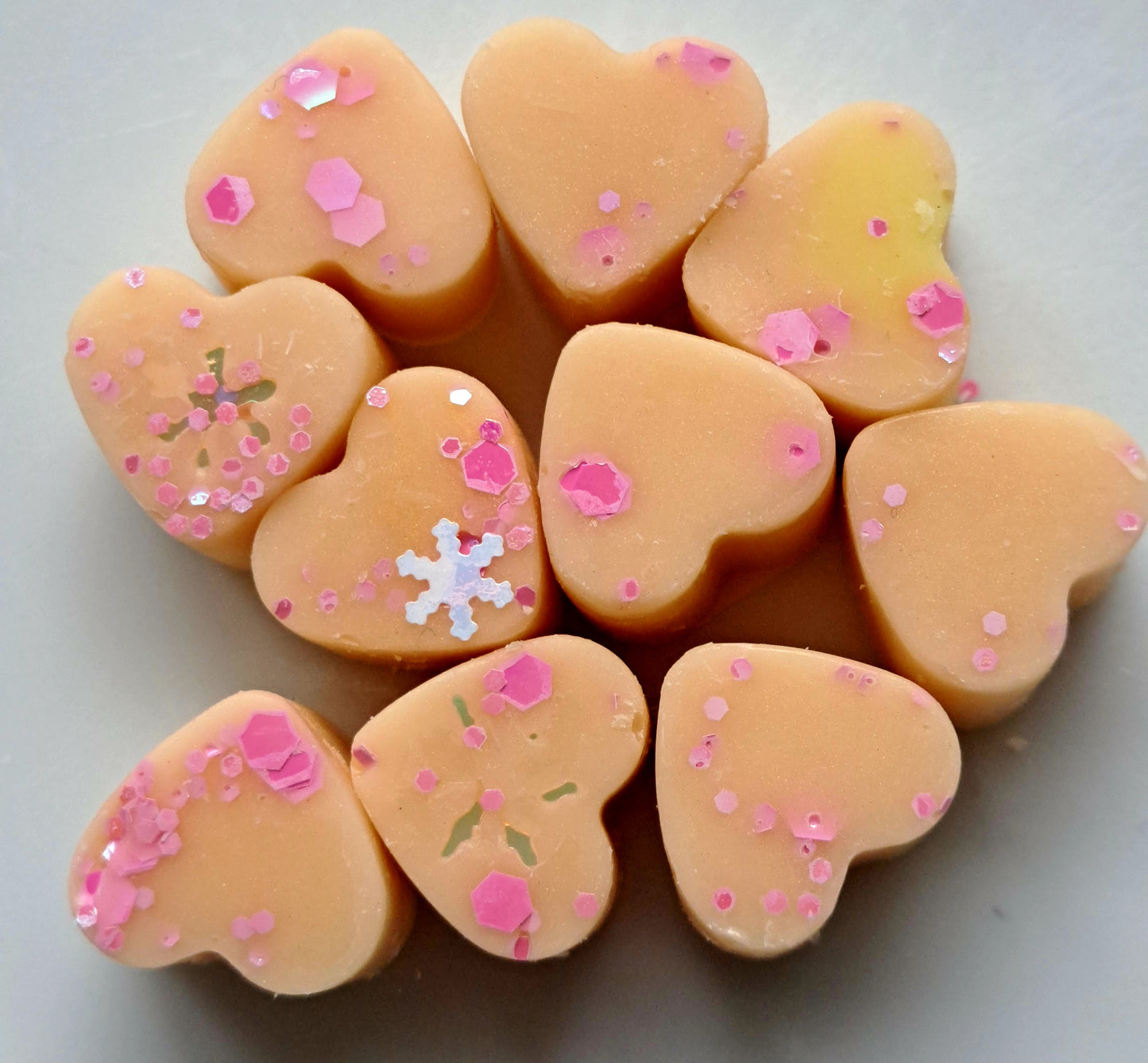 Cosy Cabin X30 small hearts, including X1 christmas bonus shape.