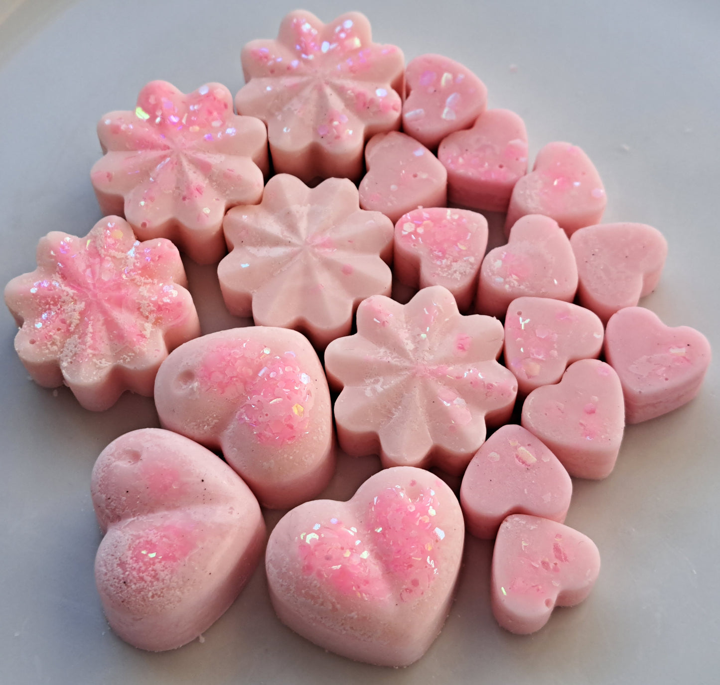 Bridgerton Inspired Lizzy Rose 🌹 X50gs of various size hearts and flowers 💐