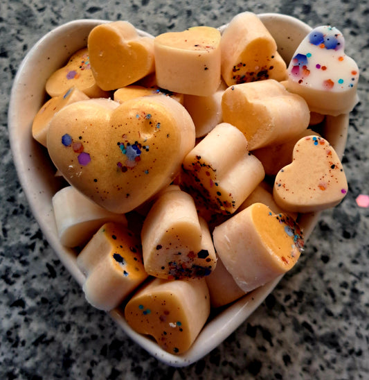 Sun kissed Coconut X30 small hearts, including X1 medium heart.