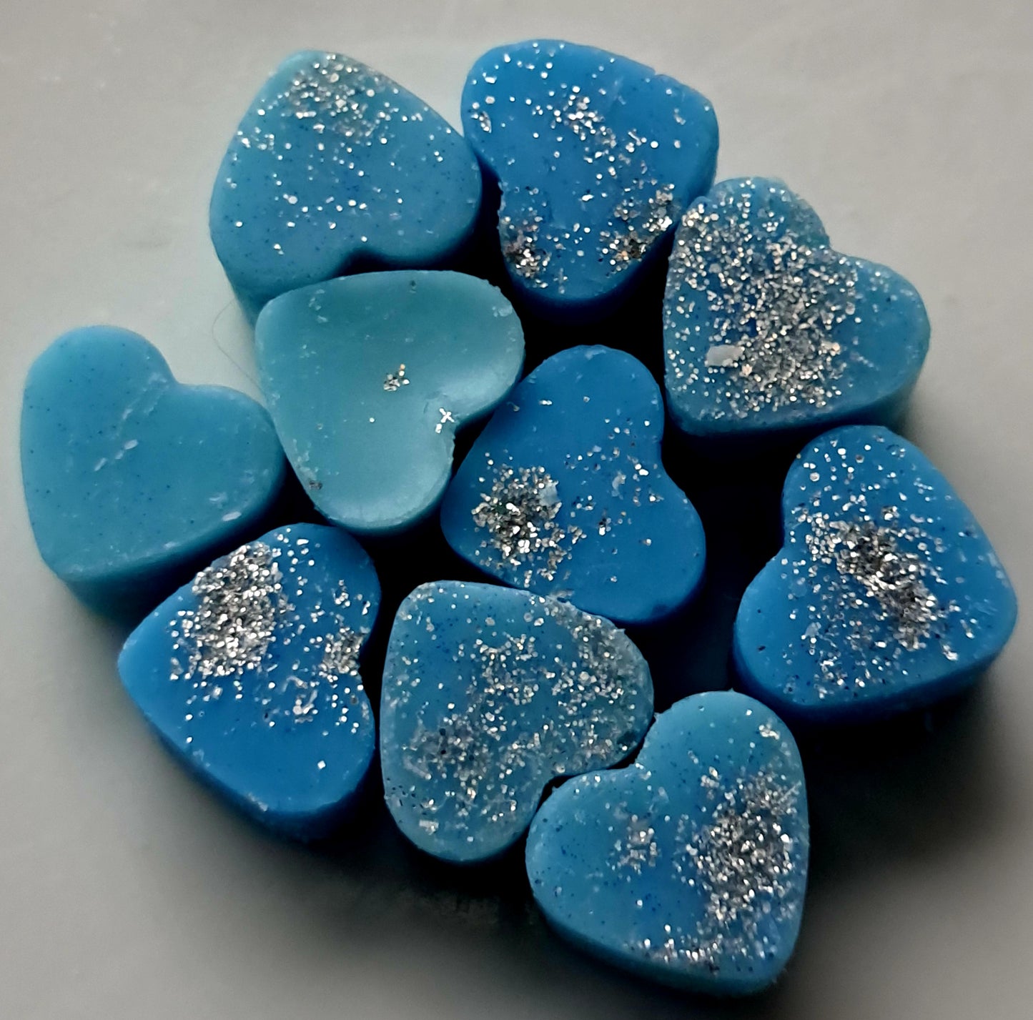 Christmas Memories X30 small hearts, including X1 bonus christmas shape.