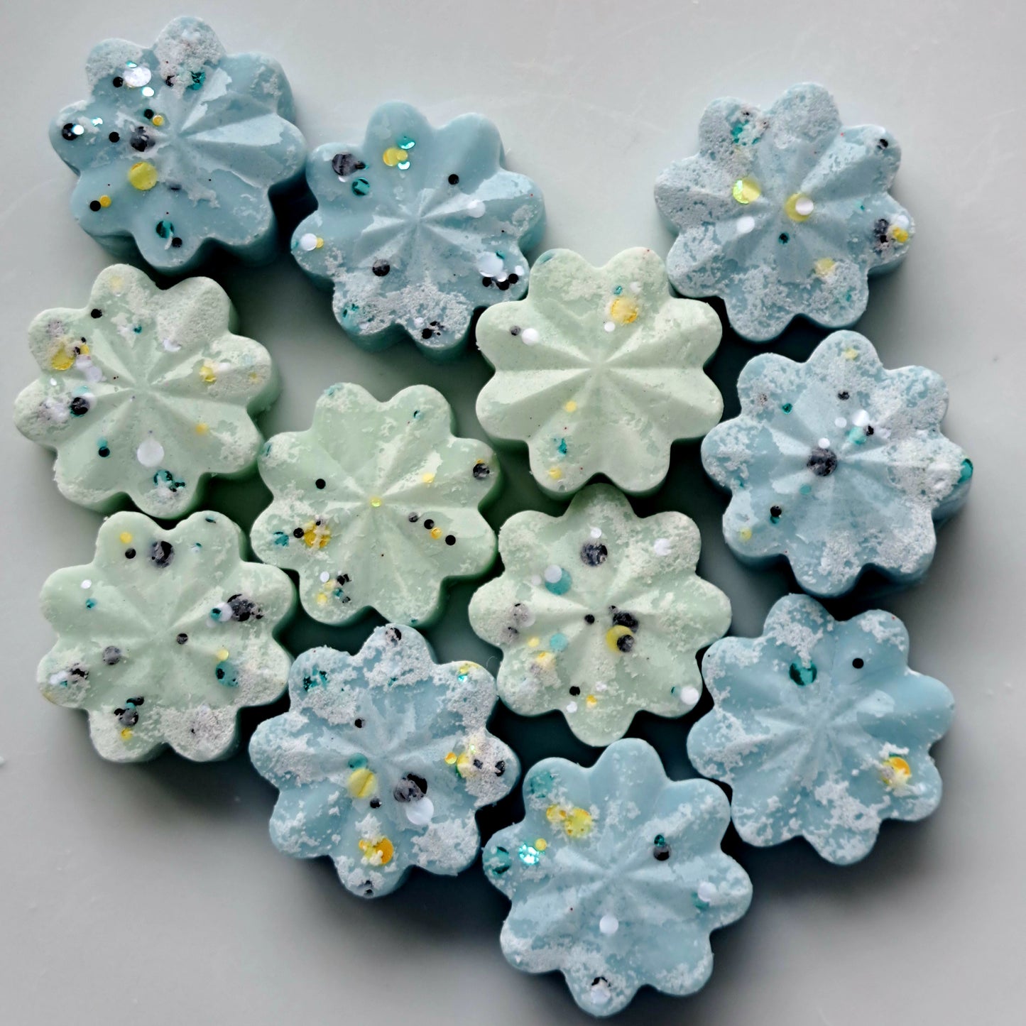 Bridgerton Inspired Budding Bluebells ✨️ 50gs of various size hearts and flowers 💐