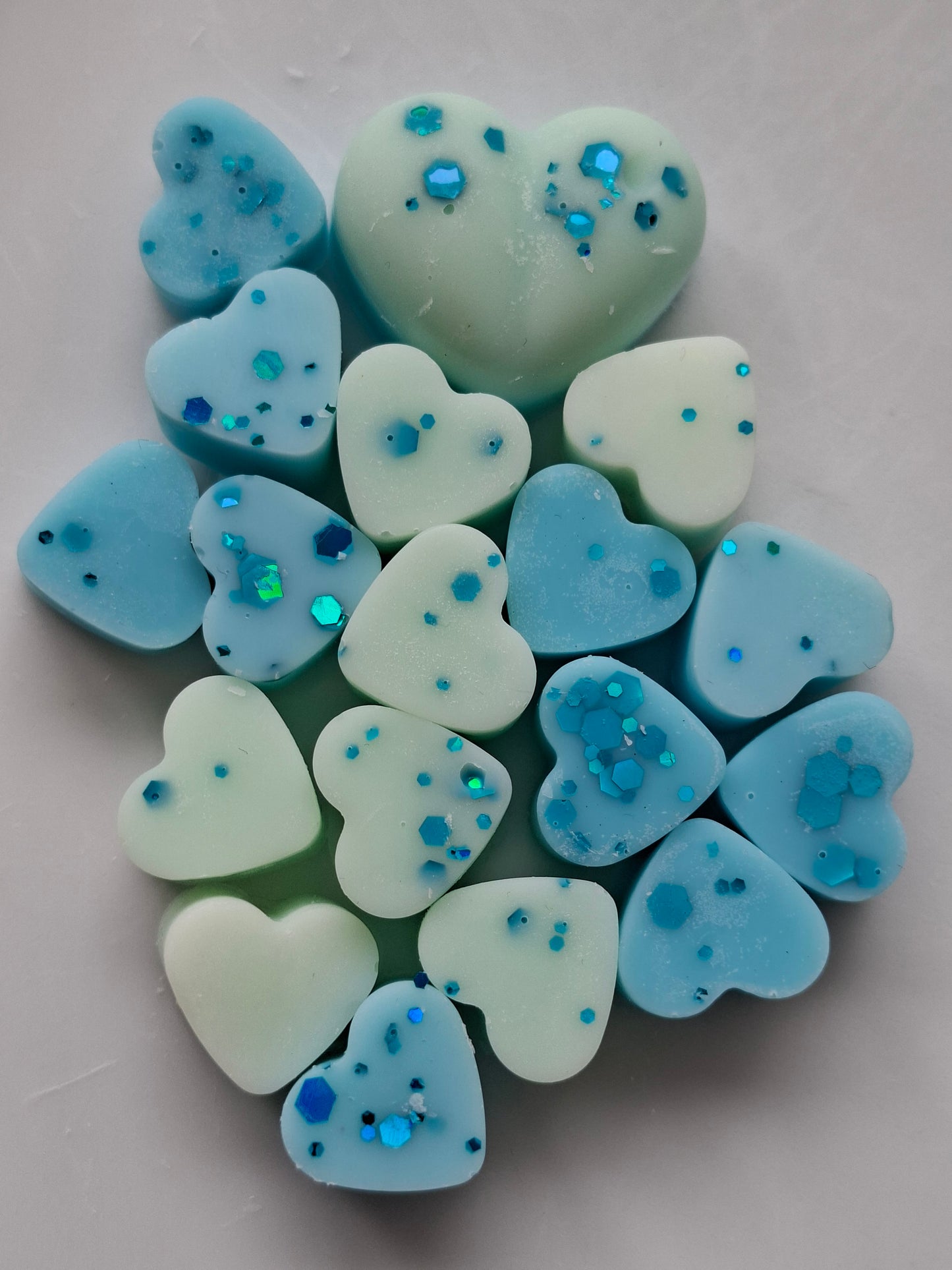 Jamaican and Hawalian Flowers X30 small hearts and X1 medium heart.