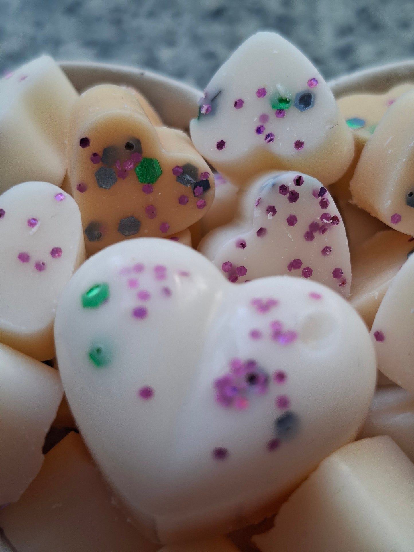 Cocoa Butter X30 small hearts, including X1 medium heart