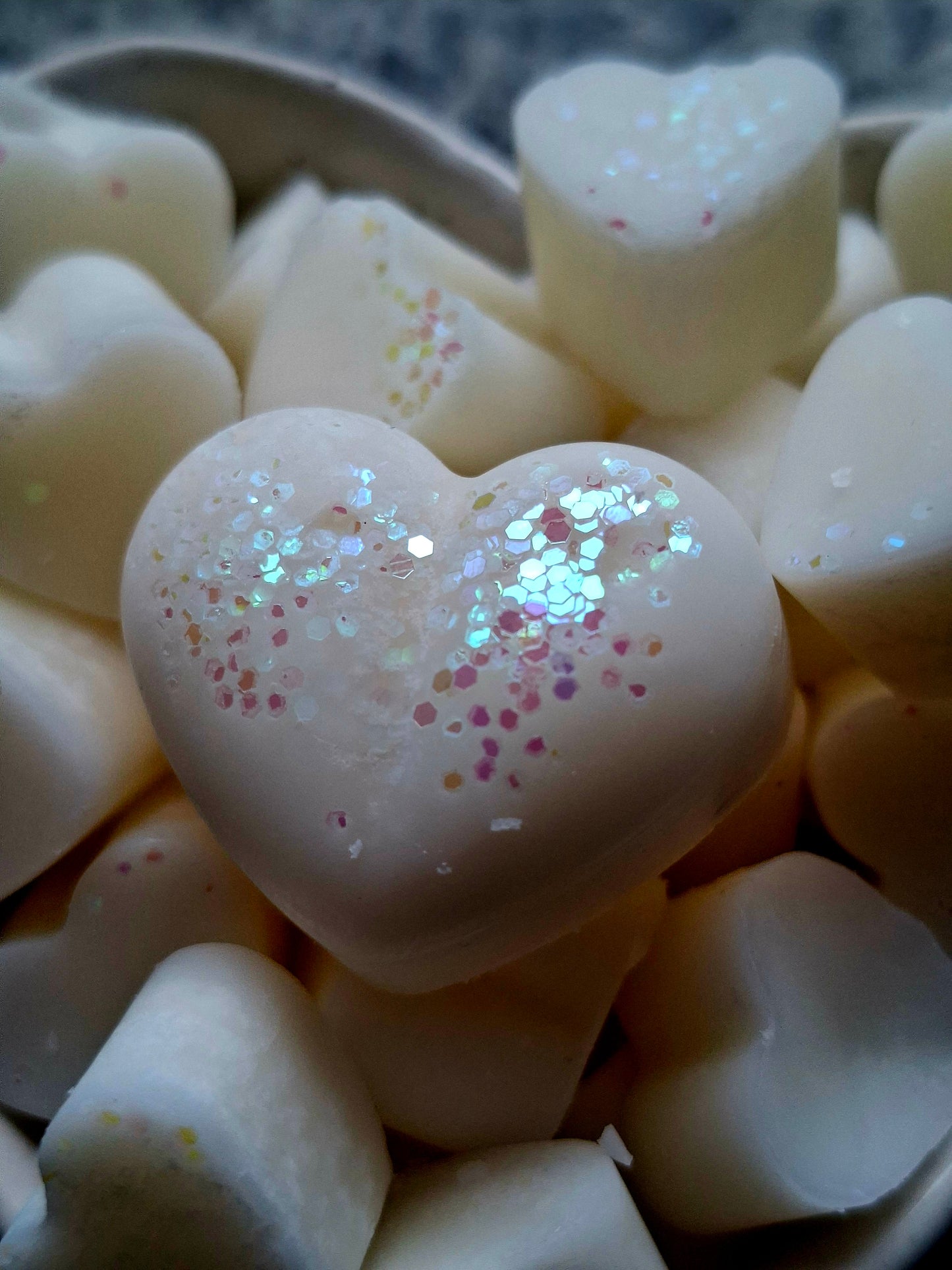 Vanilla Cupcake X30 small hearts, including X1 medium heart