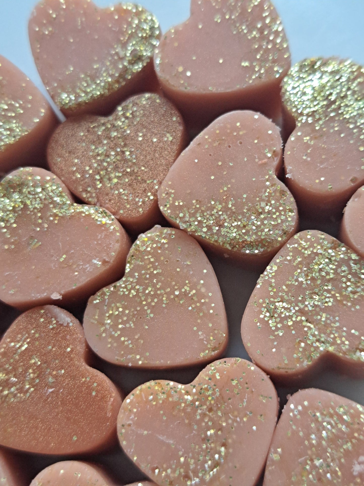 Gingerbread House X30 small hearts, including X1 christmas bonus shape.