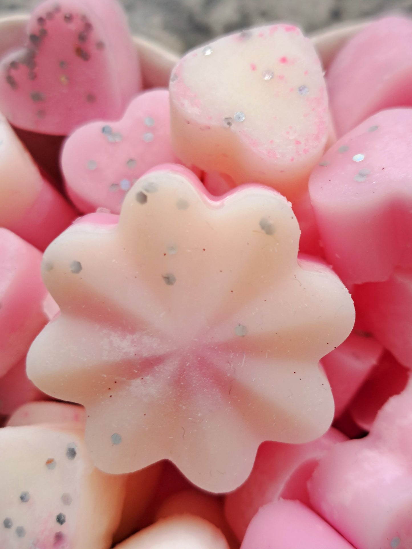 Velvet Rose 🌹 X30 small hearts, including X1 medium flower 🌼