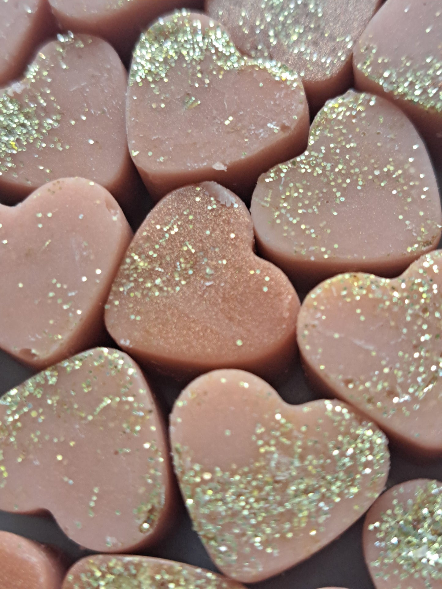 Gingerbread House X30 small hearts, including X1 christmas bonus shape.