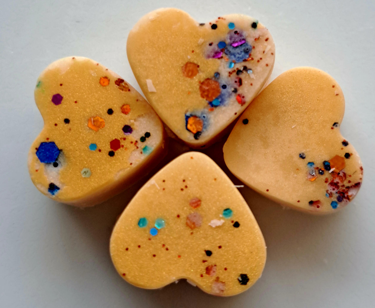 Sun kissed Coconut X30 small hearts, including X1 medium heart.