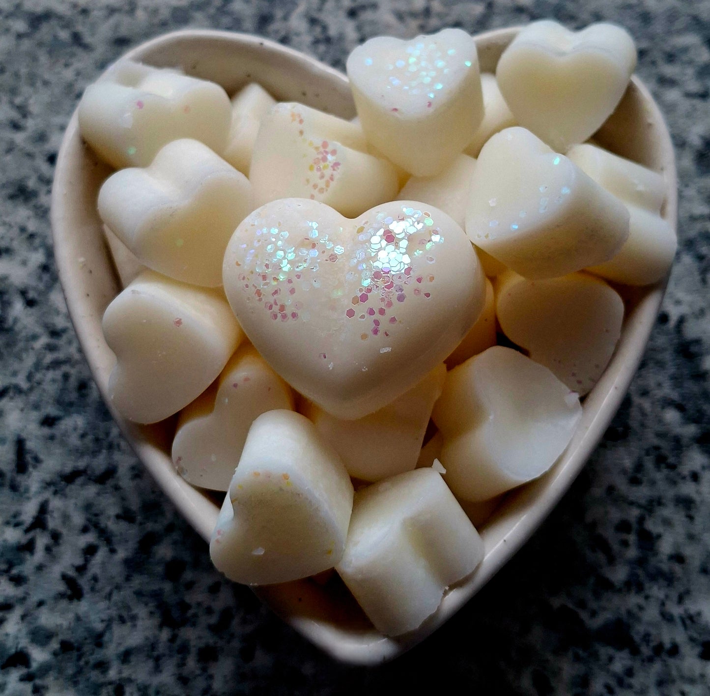 Vanilla Cupcake X30 small hearts, including X1 medium heart
