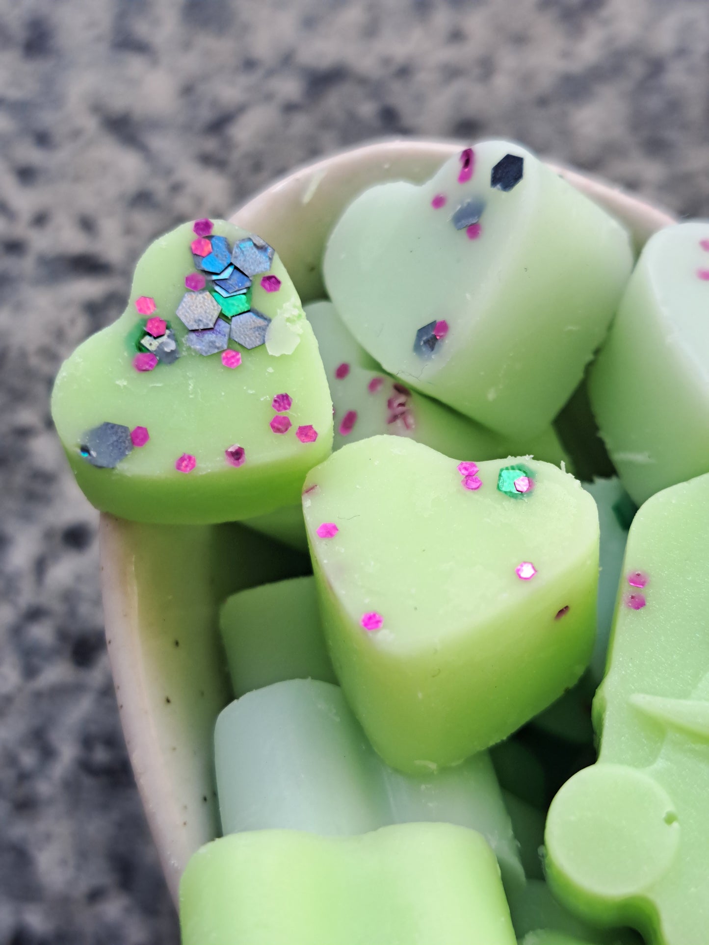 Winter Walks X30 small hearts, including X1 bonus christmas shape.