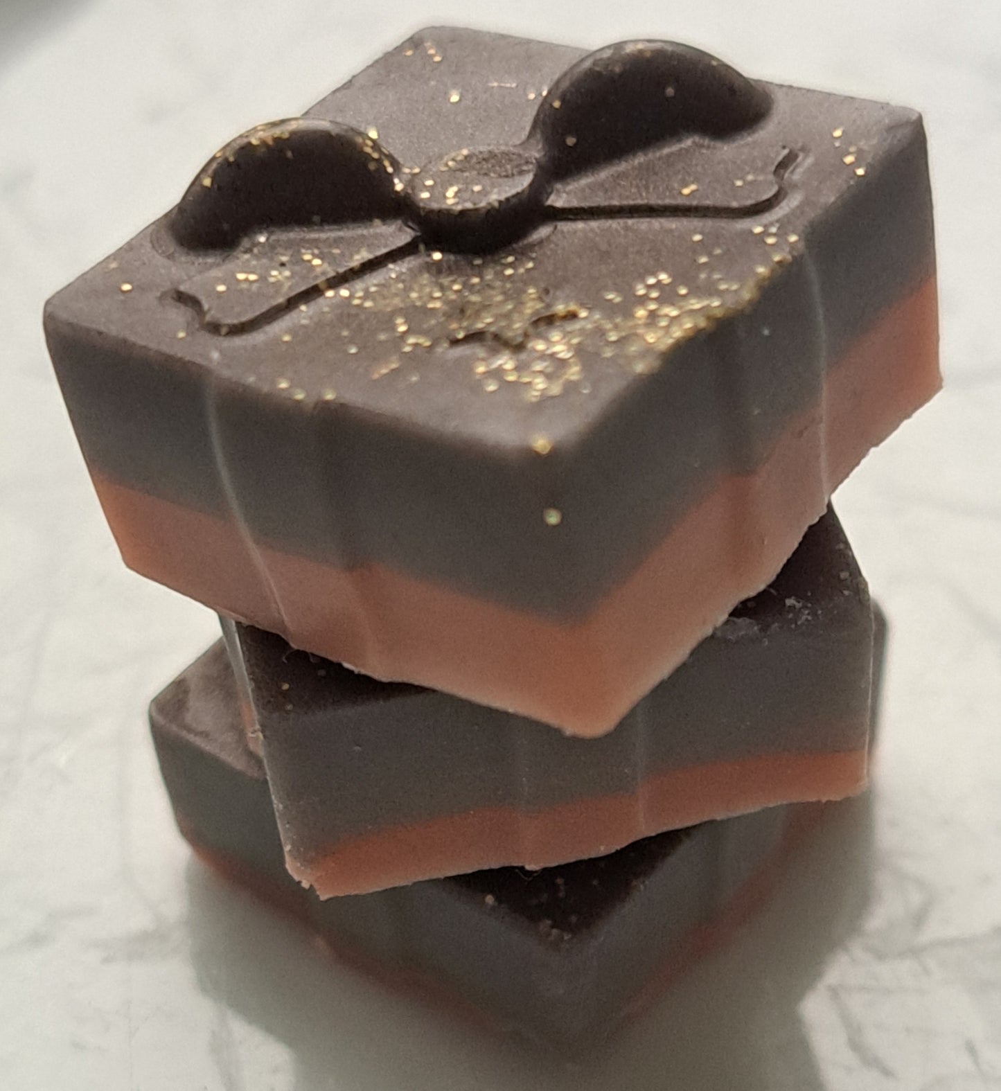 Creamy Vanilla and Fudge Indulgence X30 small hearts and a bonus present 🎁