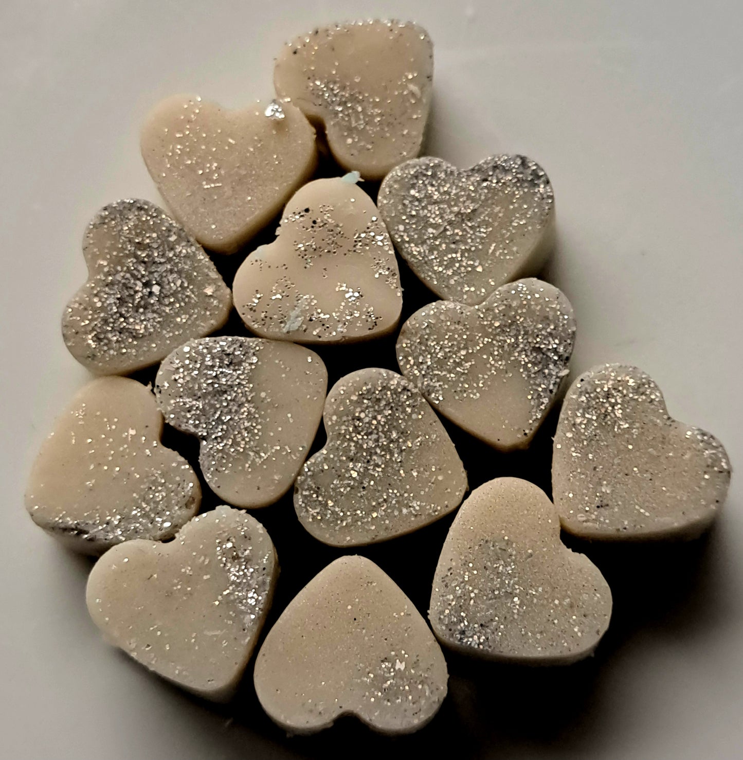 Christmas Memories X30 small hearts, including X1 bonus christmas shape.