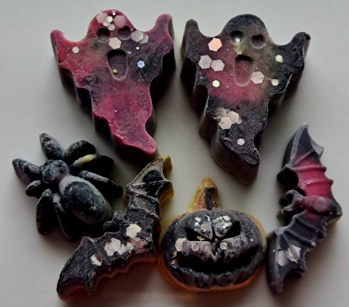 Willow's Brew X30 small hearts, including X1 spooktacular shape.
