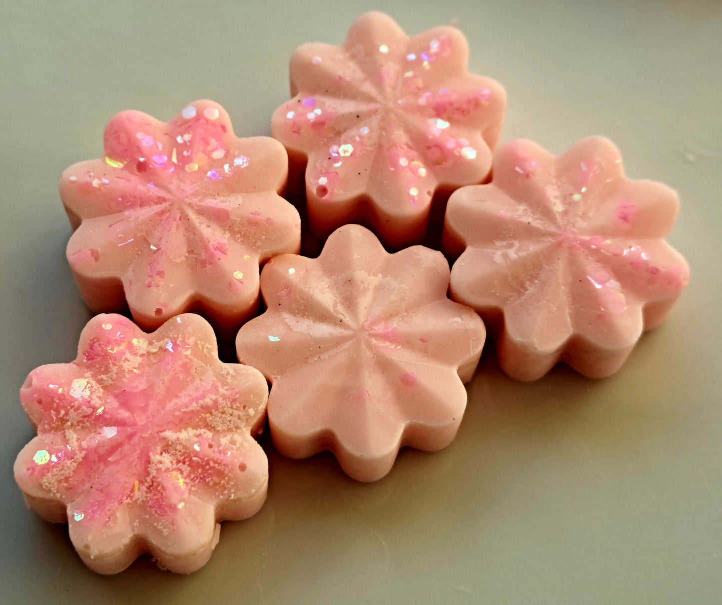 Bridgerton Inspired Lizzy Rose 🌹 X50gs of various size hearts and flowers 💐