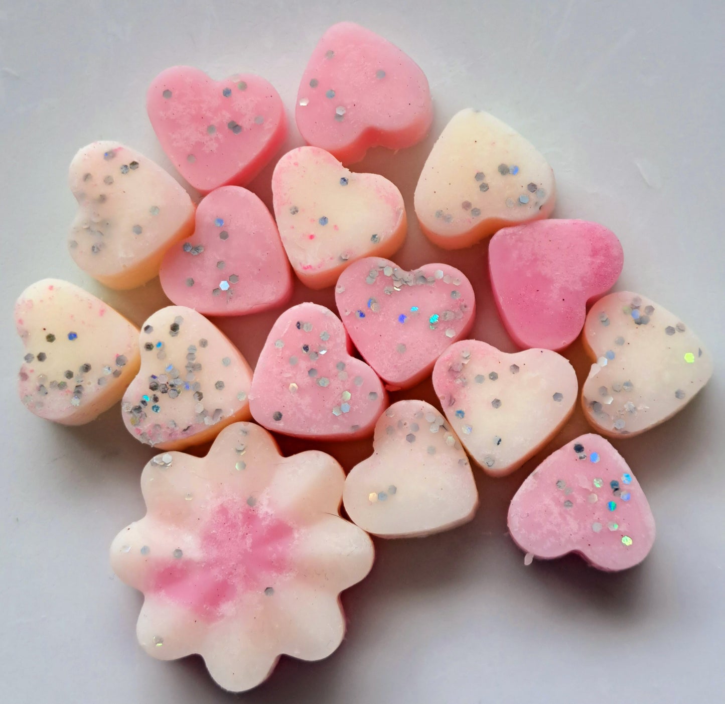Velvet Rose 🌹 X30 small hearts, including X1 medium flower 🌼