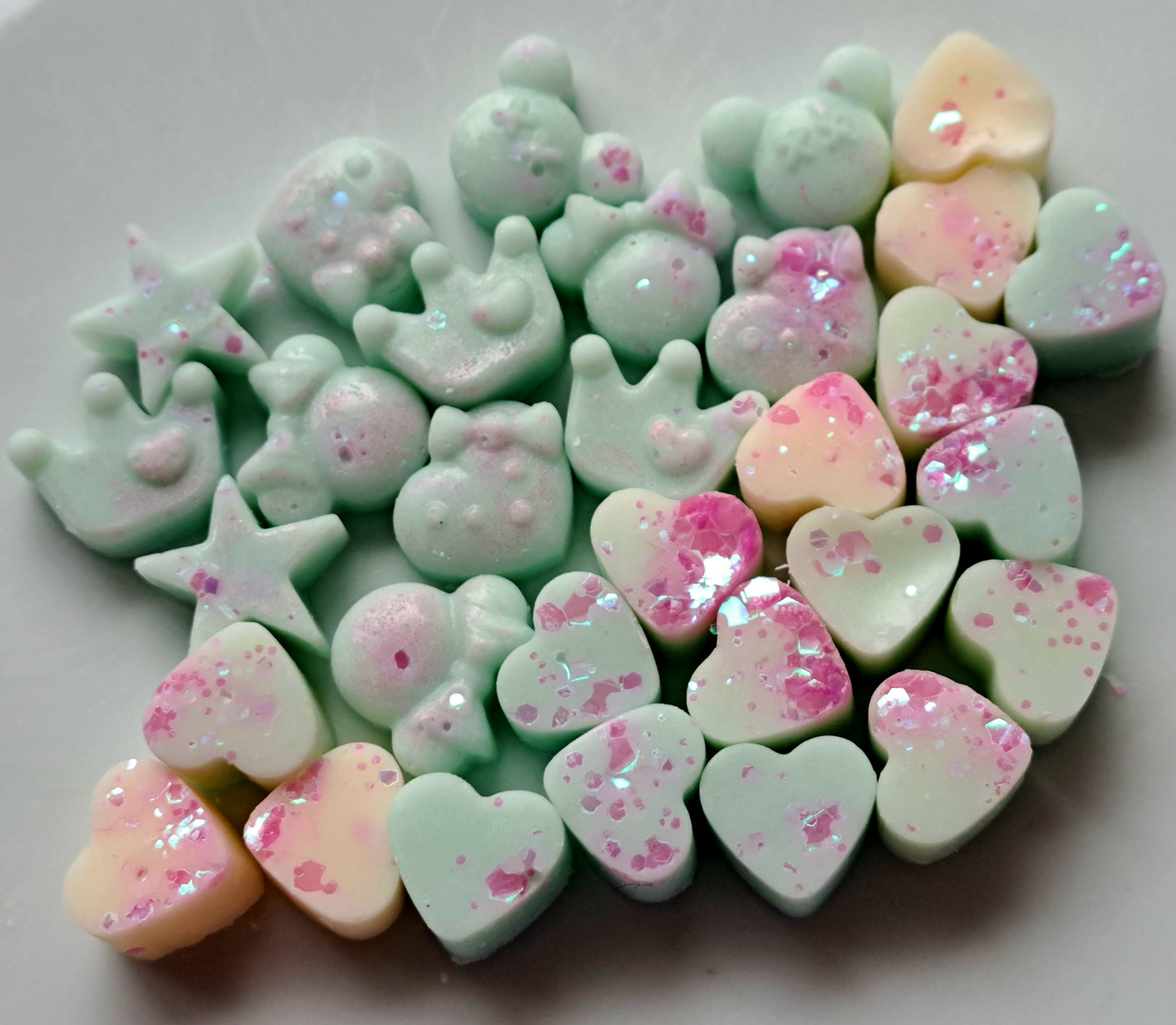 Angelic Touch ( Similar to a popular women's perfume) X50 grams of small hearts and Disney-inspired shapes.