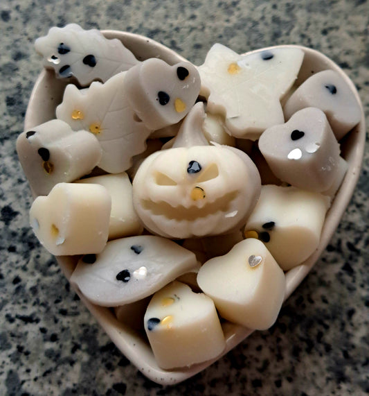 Toasted Marshmallow X30 small hearts, including X5 delicate autumn leaves 🍂 and a bonus pumpkin 🎃