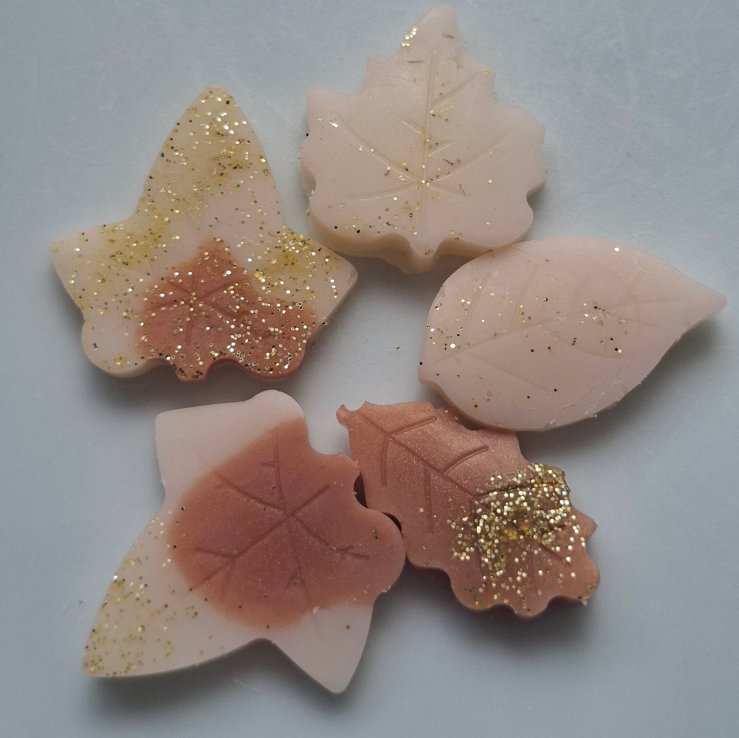 Toasted Marshmallow X30 small hearts, including X5 delicate autumn leaves and a bonus pumpkin 🎃