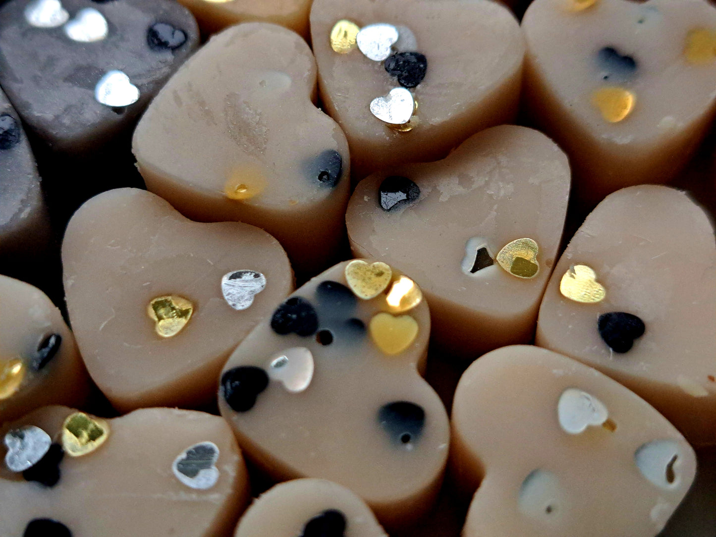 Toasted Marshmallow X30 small hearts, including X1 medium heart.