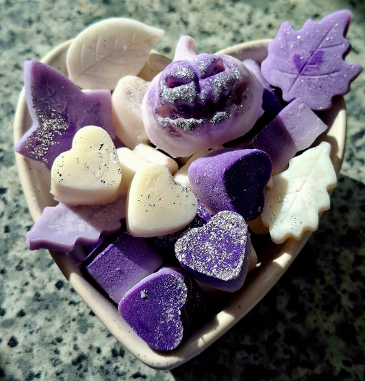 Berry Crumble X30 small hearts, including X5 delicate autumn leaves 🍂 and a bonus pumpkin 🎃