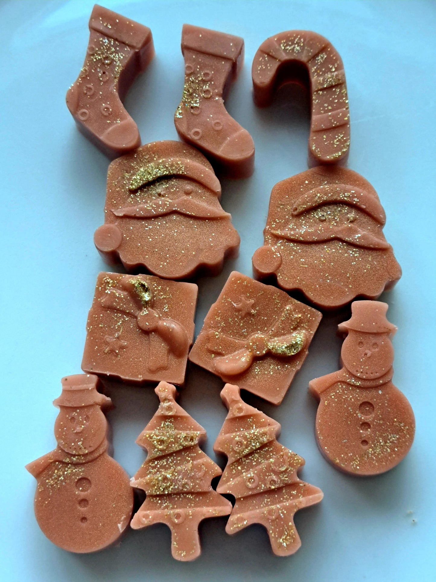 Gingerbread House X30 small hearts, including X1 christmas bonus shape.