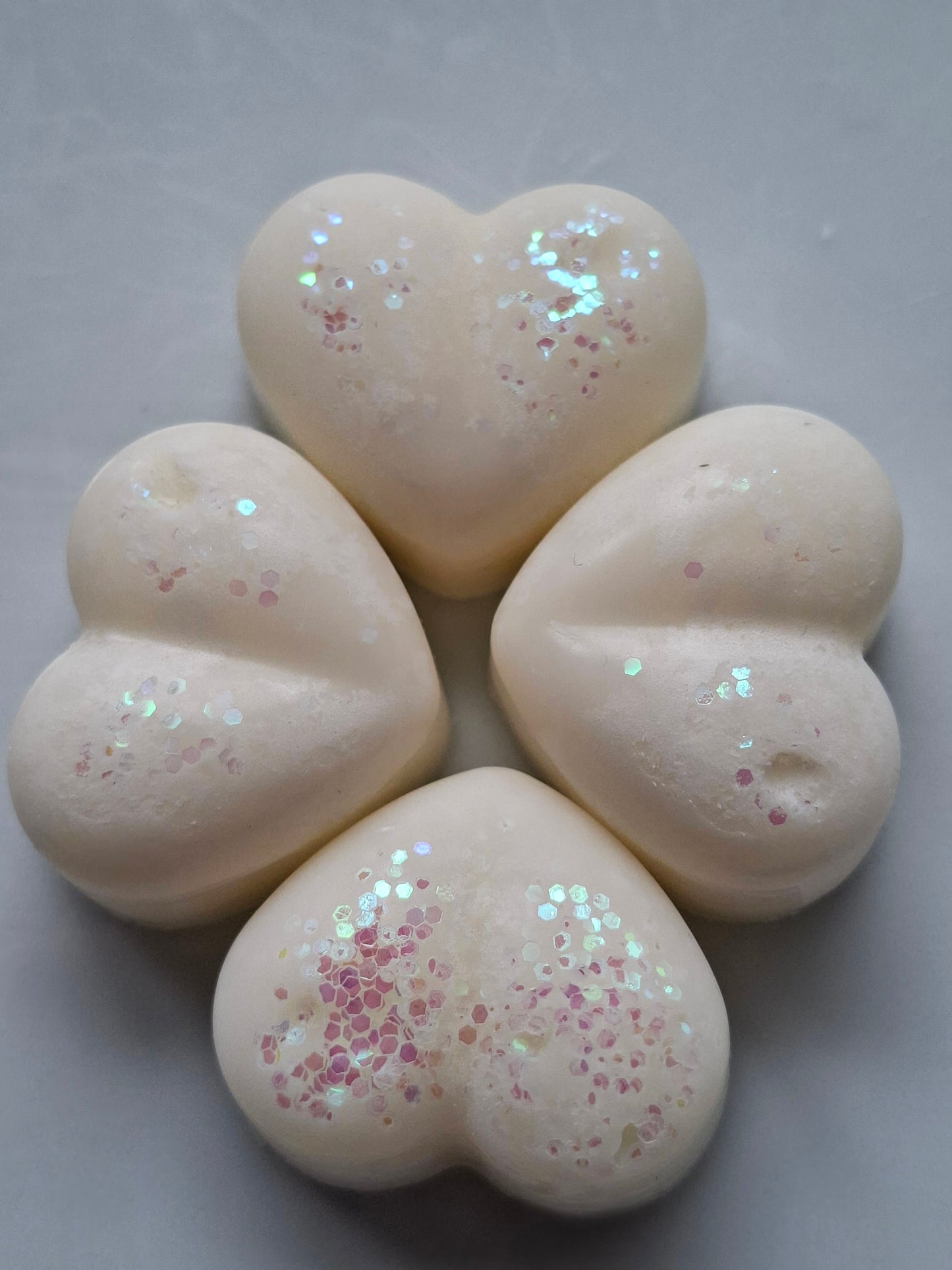 Vanilla Cupcake X30 small hearts, including X1 medium heart