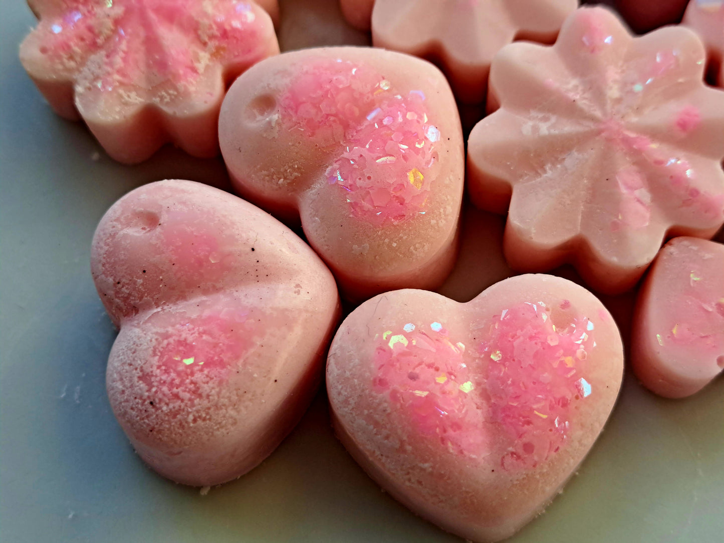 Bridgerton Inspired Lizzy Rose 🌹 X50gs of various size hearts and flowers 💐