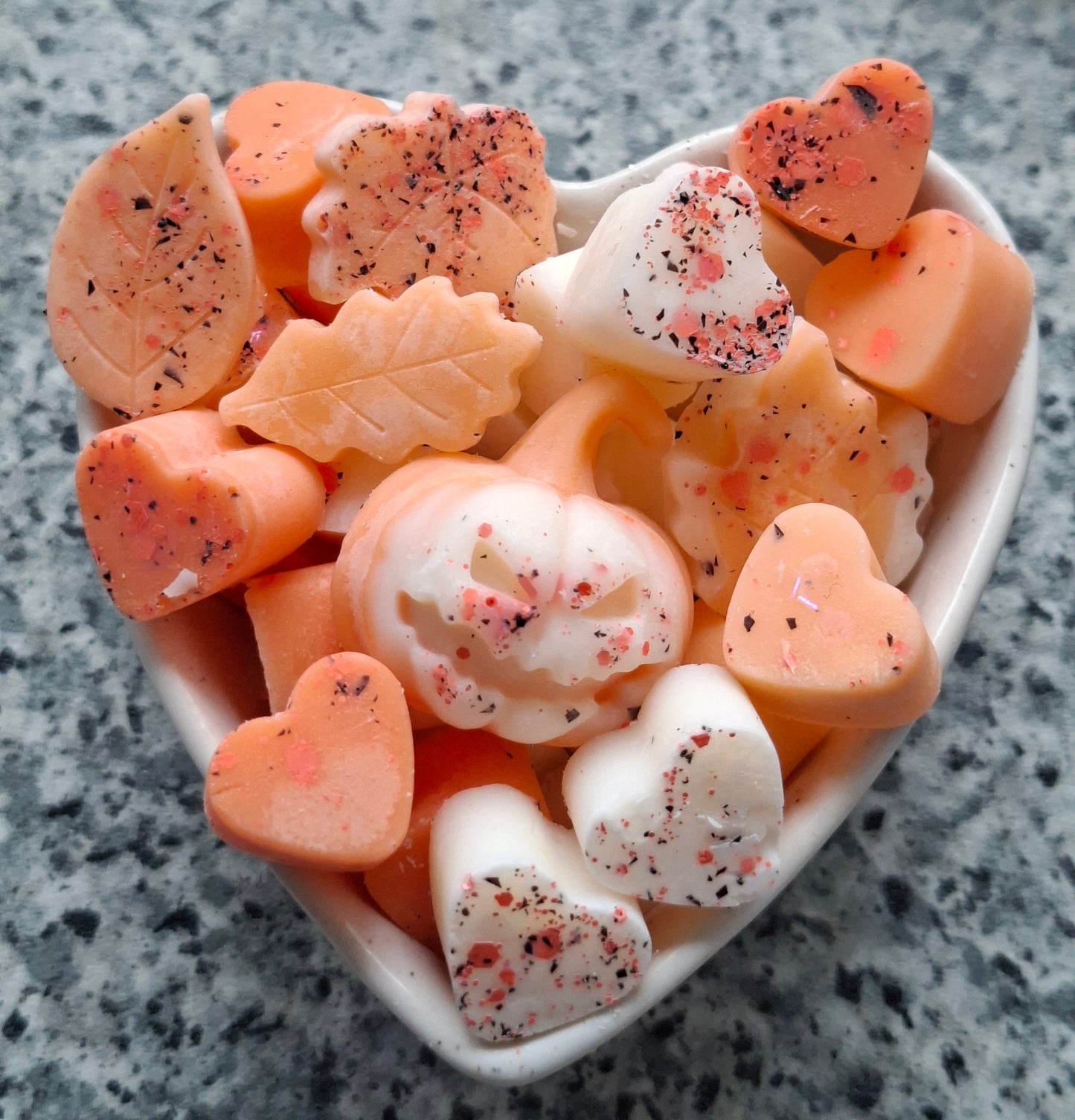 Pumpkin Cream Crumble X30 small hearts, including X5 delicate autumn leaves 🍂 and a bonus pumpkin 🎃