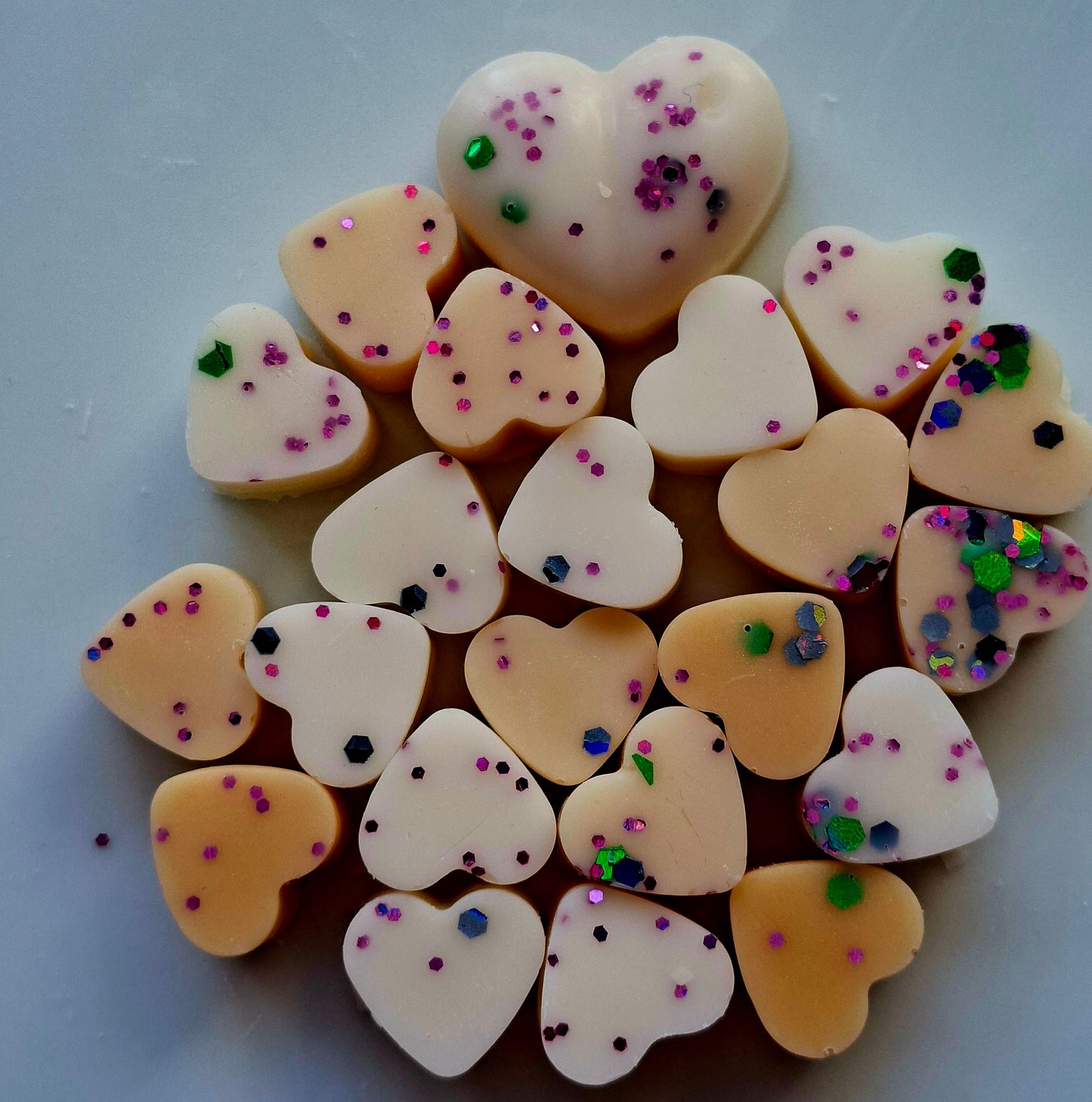 Cocoa Butter X30 small hearts, including X1 medium heart