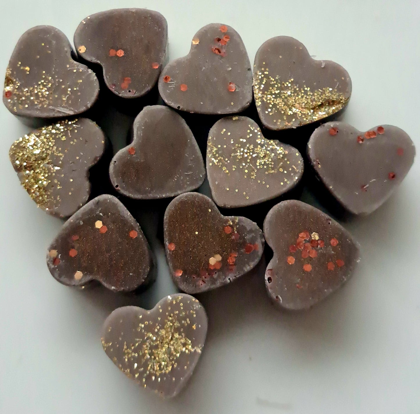Creamy Vanilla and Fudge Indulgence X30 small hearts and a bonus present 🎁