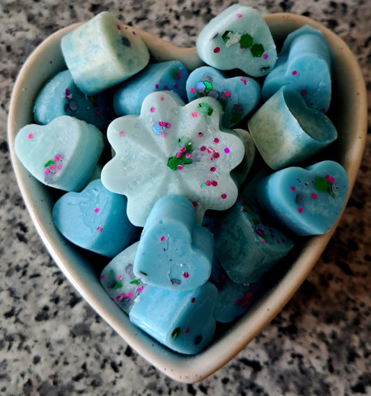 Blueberry Bliss X30 small hearts, including X1 medium flower