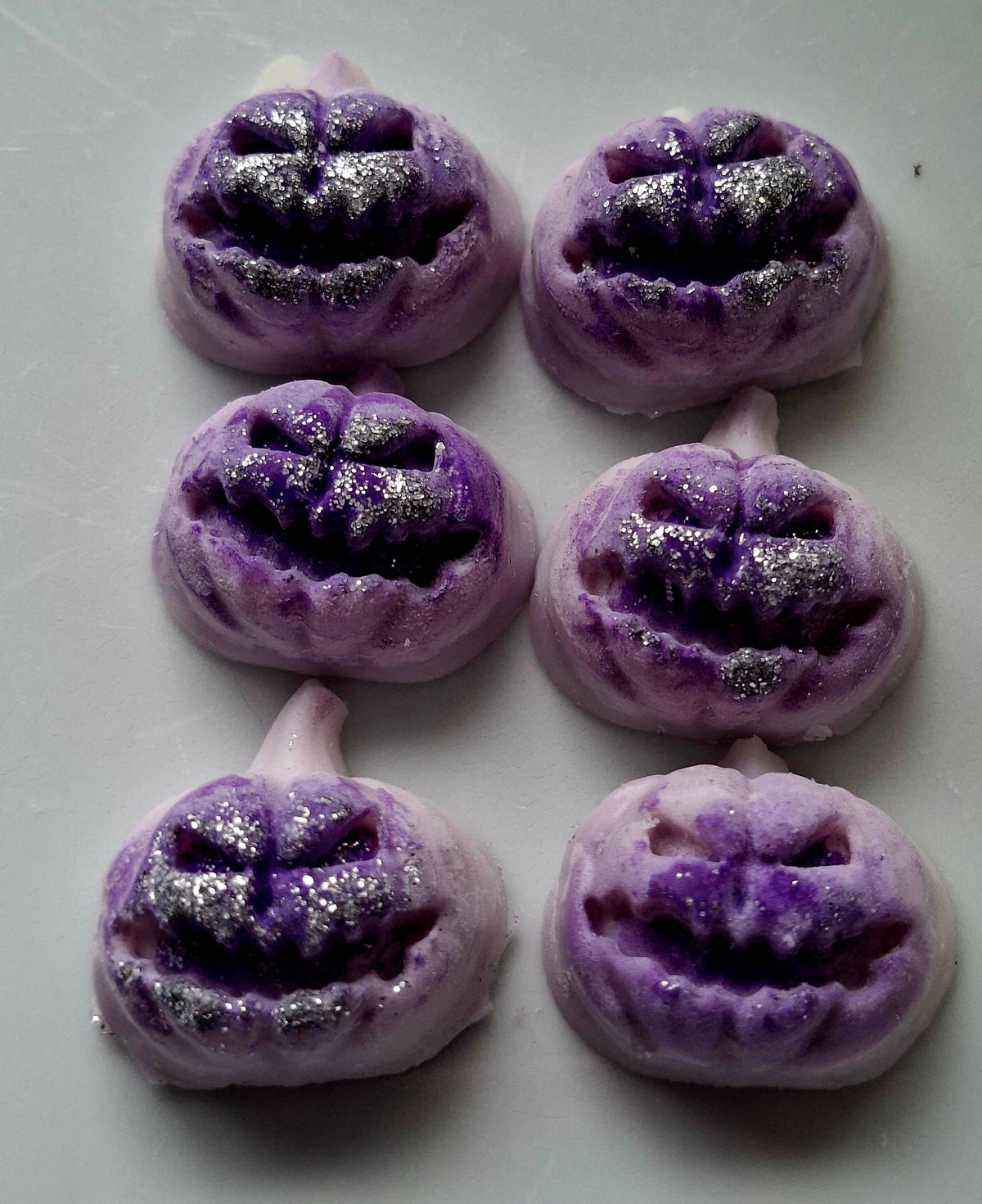 Berry Crumble X30 small hearts, including X5 delicate autumn leaves 🍂 and a bonus pumpkin 🎃