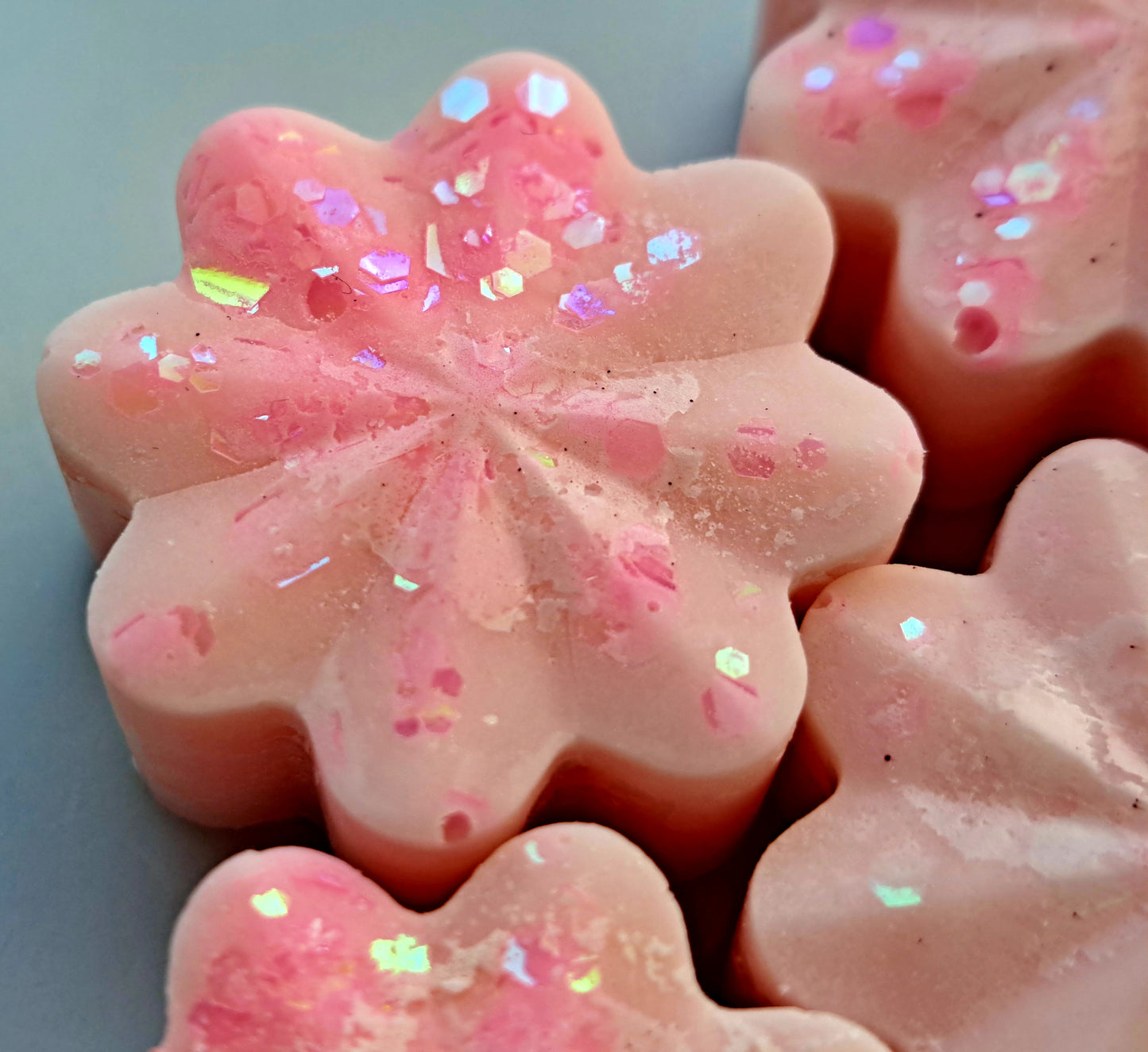 Bridgerton Inspired Lizzy Rose 🌹 X50gs of various size hearts and flowers 💐