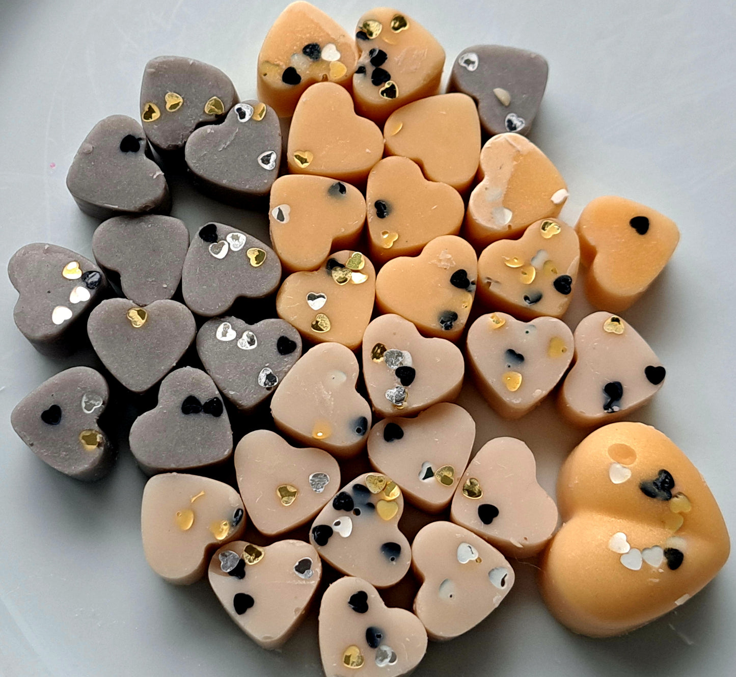 Toasted Marshmallow X30 small hearts, including X1 medium heart.