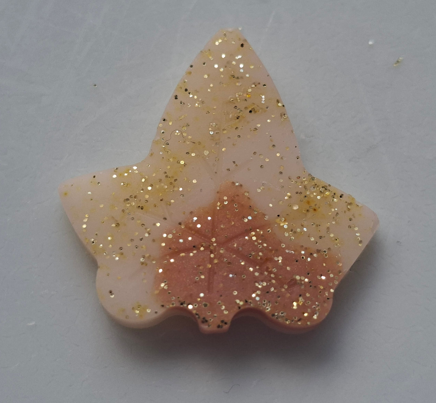 Toasted Marshmallow X30 small hearts, including X5 delicate autumn leaves and a bonus pumpkin 🎃