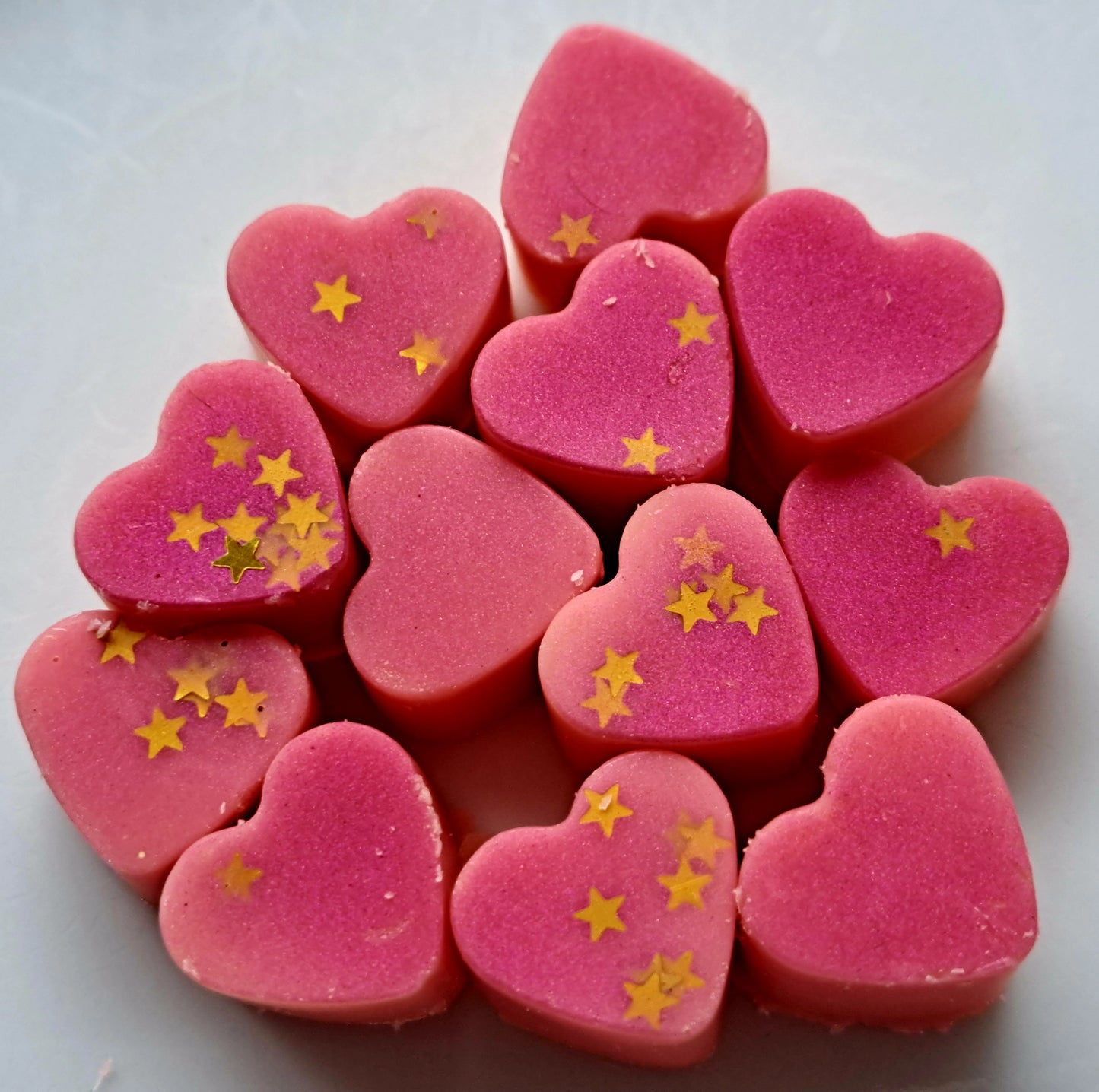 White Ginger and Cinnamon Bark X30 small hearts, including X1 Christmas bonus star 🌟