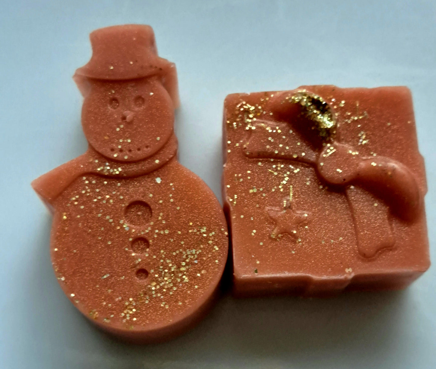 Gingerbread House X30 small hearts, including X1 christmas bonus shape.