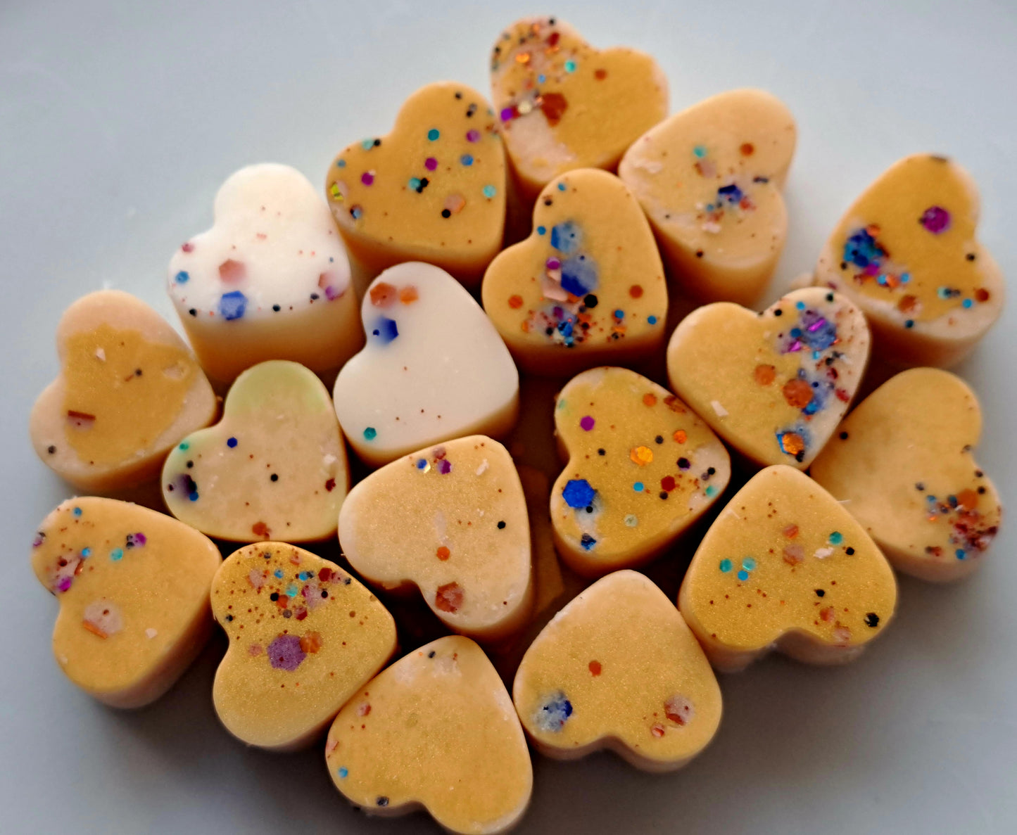 Sun kissed Coconut X30 small hearts, including X1 medium heart.