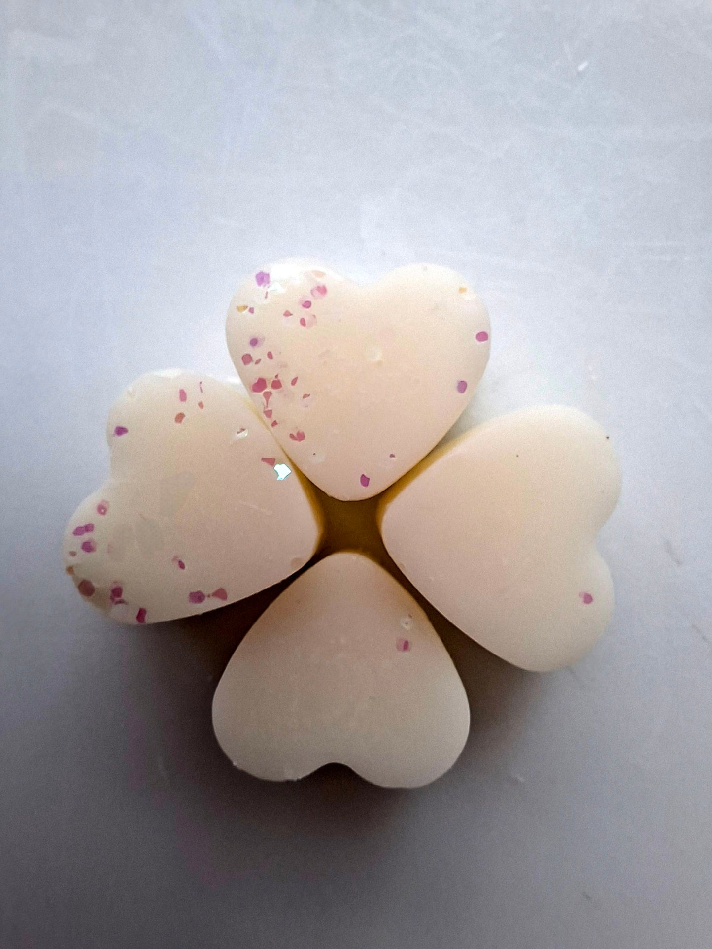 Vanilla Cupcake X30 small hearts, including X1 medium heart