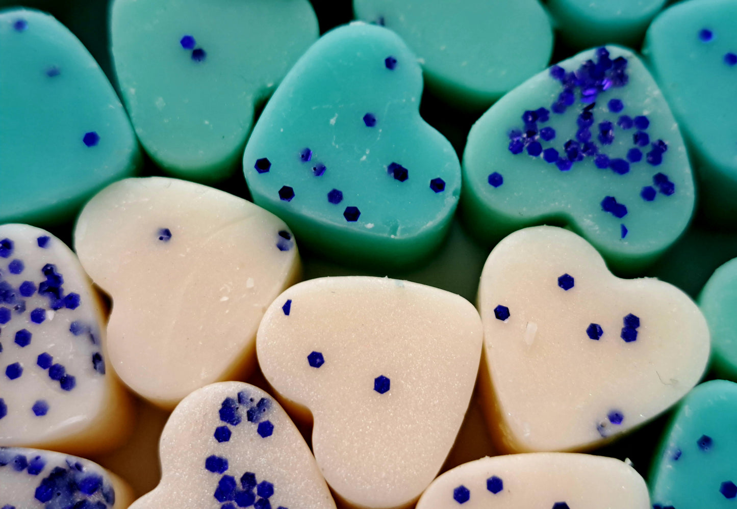 Bluebells and Wild Berries (Mrs Hinch Inspired) X30 small hearts, including X1 medium waffle.