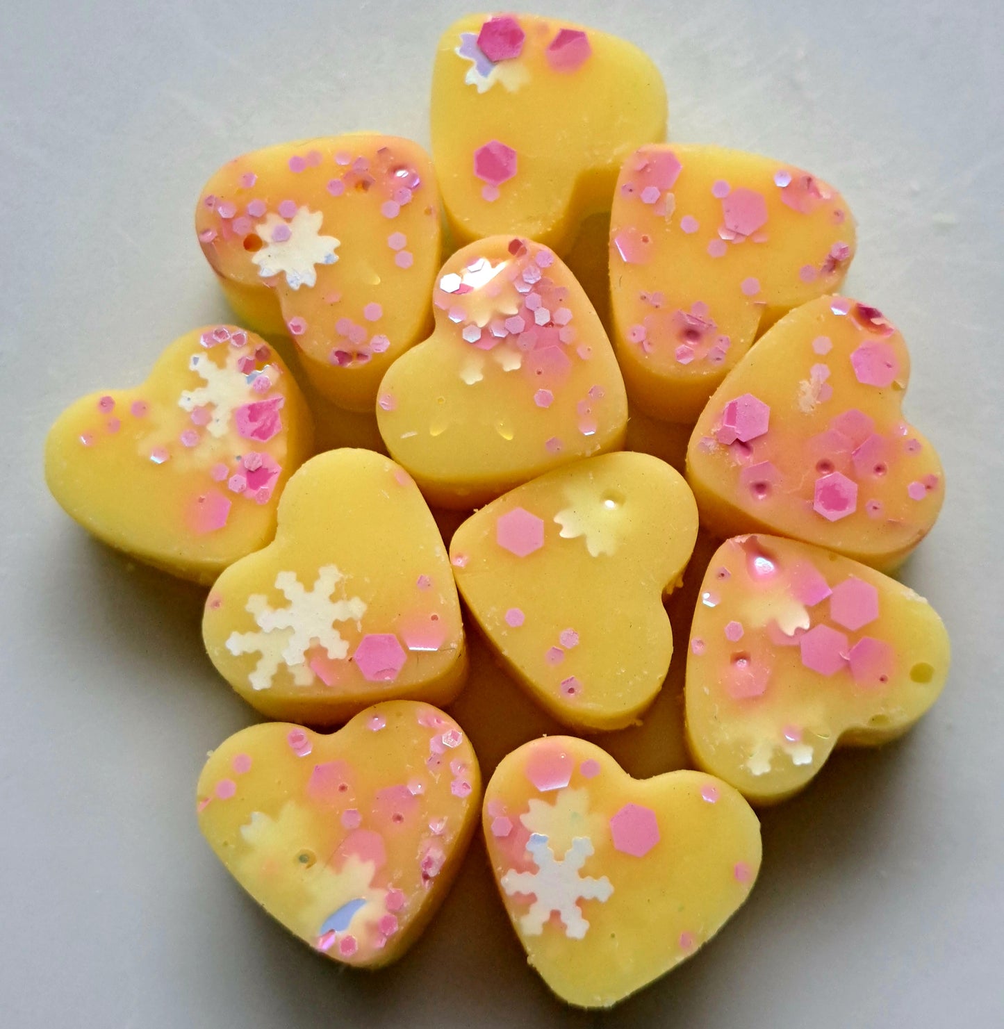 Cosy Cabin X30 small hearts, including X1 christmas bonus shape.