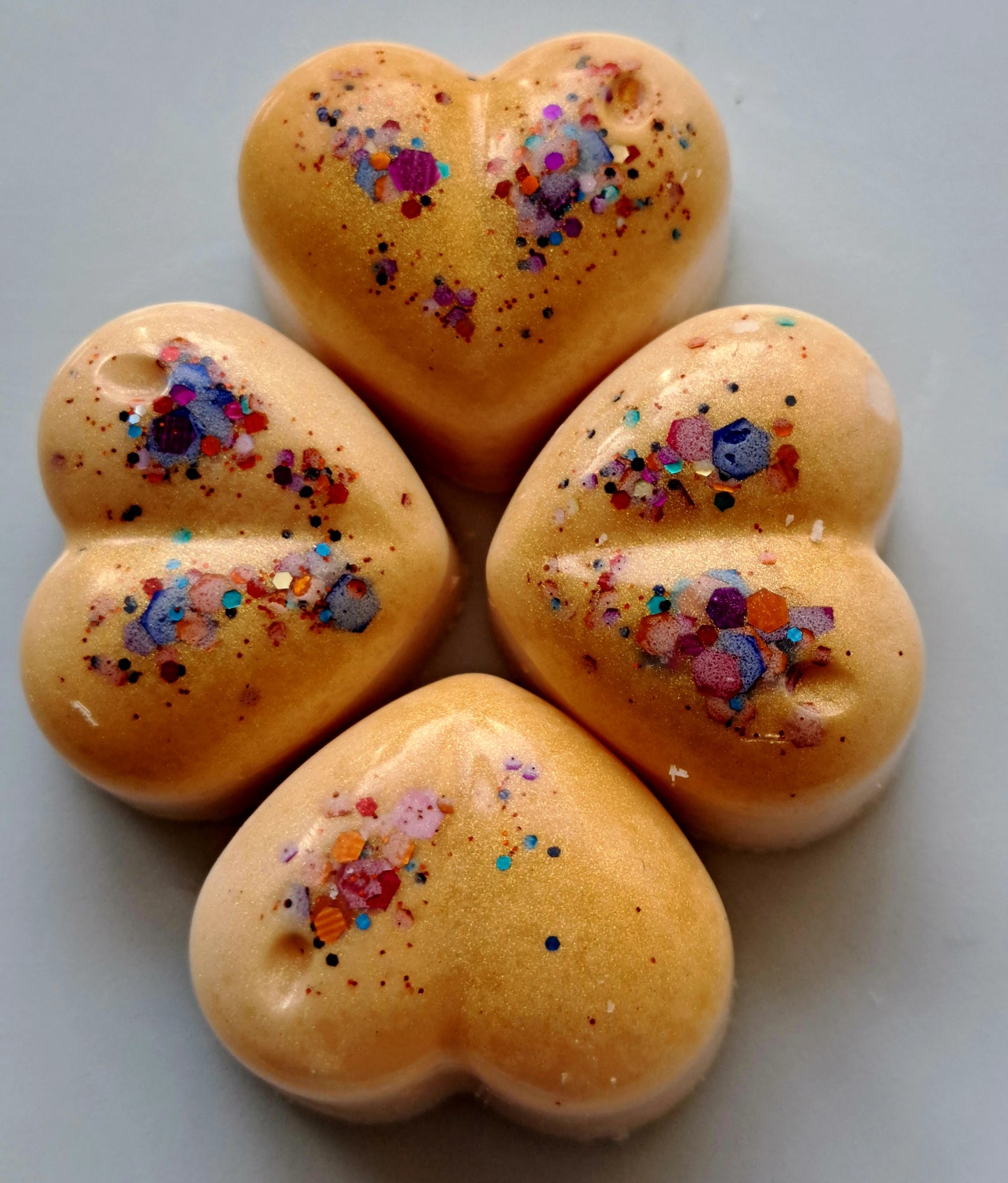 Sun kissed Coconut X30 small hearts, including X1 medium heart.