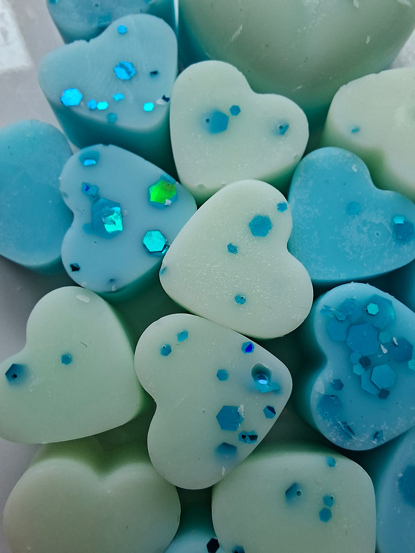 Jamaican and Hawalian Flowers X30 small hearts and X1 medium heart.