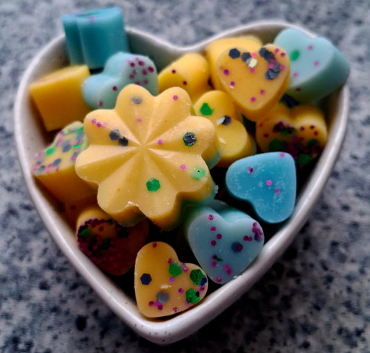 Tropical Escape X30 small hearts, including X1 medium flower