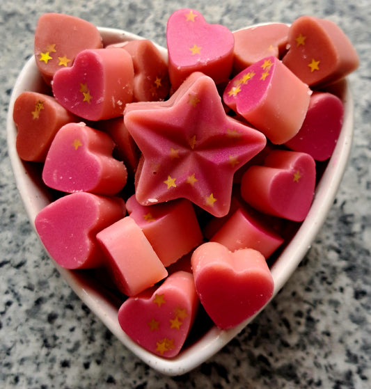 White Ginger and Cinnamon Bark X30 small hearts, including X1 Christmas bonus star 🌟