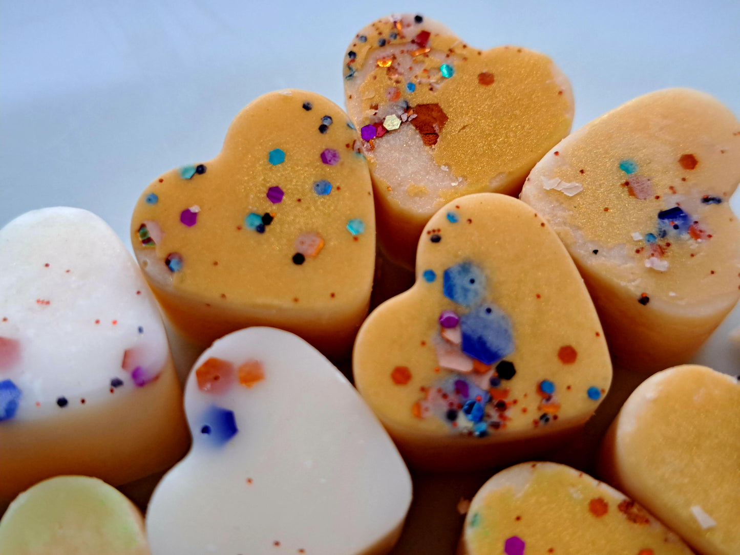 Sun kissed Coconut X30 small hearts, including X1 medium heart.