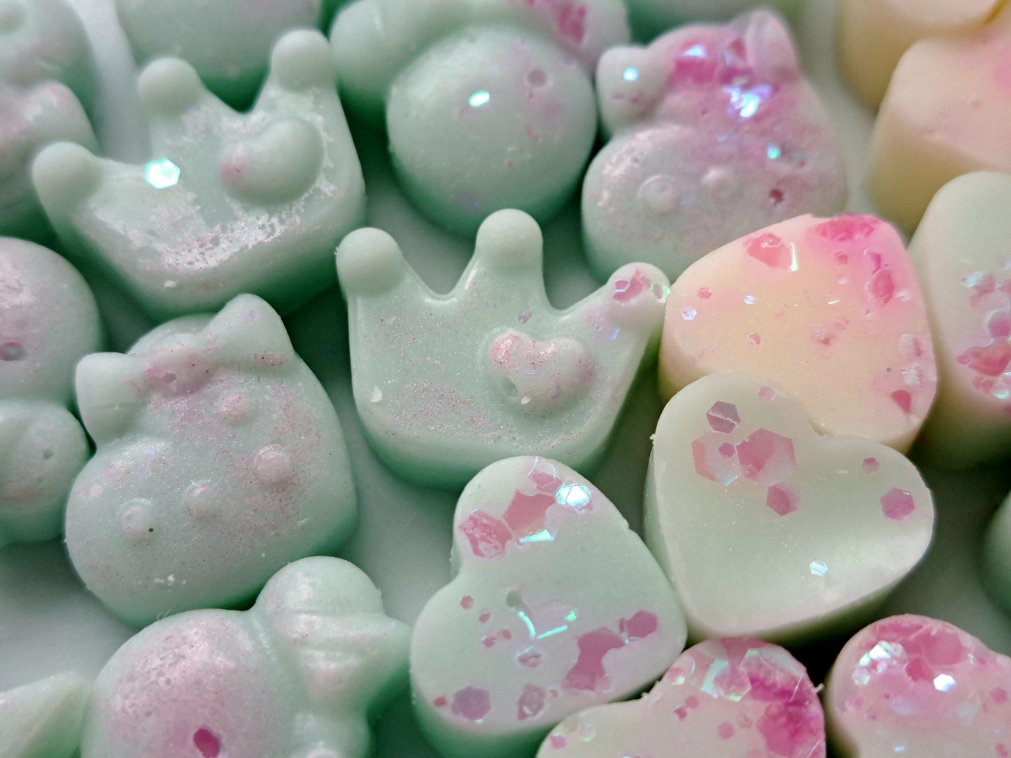 Angelic Touch ( Similar to a popular women's perfume) X50 grams of small hearts and Disney-inspired shapes.