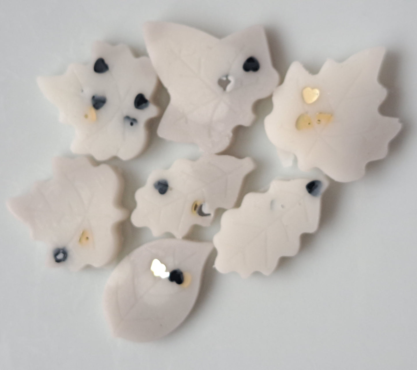 Toasted Marshmallow X30 small hearts, including X5 delicate autumn leaves 🍂 and a bonus pumpkin 🎃